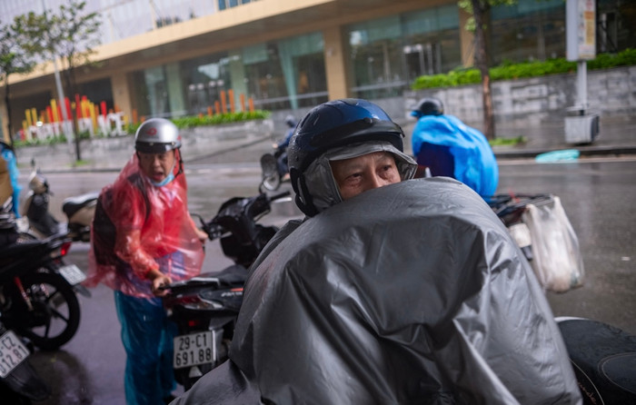 Không ít người phải tìm chỗ trú để đảm bảo an toàn cho bản thân.