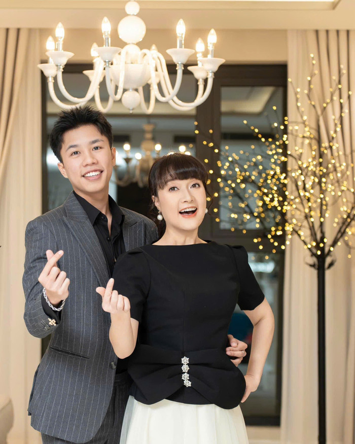 Con trai nghệ sĩ Vân Dung ra dáng thanh niên chững chạc.