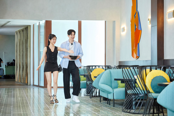 Lee Rayeon không tiếc lời khen ngợi món Tteokbokki do Sung Ieon tự tay nấu.