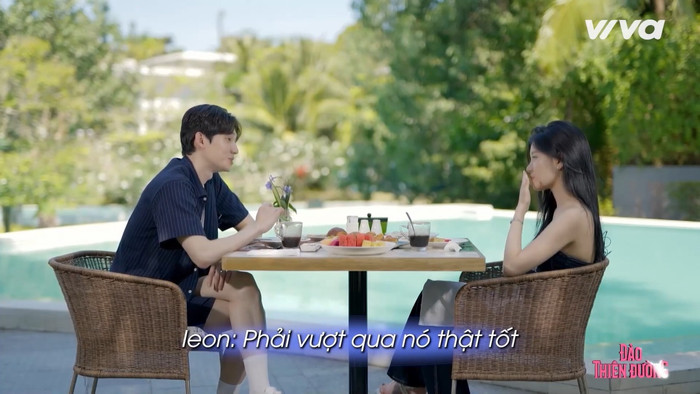 Sung Ieon và Lee Rayeon cùng nhau ăn sáng tại không gian sang trọng, lãng mạn.