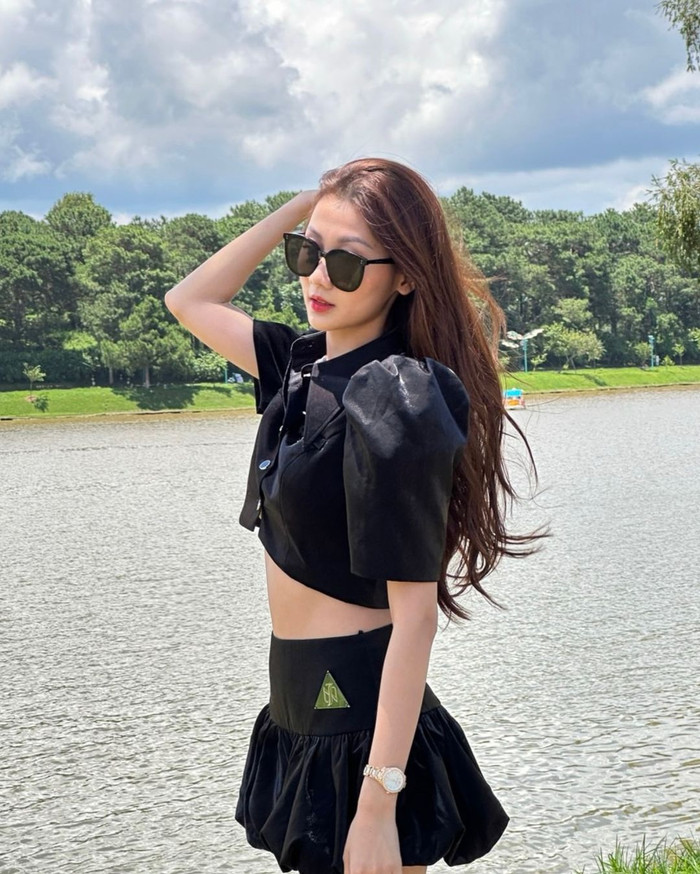 Cộng đồng mạng bày tỏ sự bất bình về Hoa hậu Quế Anh trong livestream của ông Nawat gây ảnh hưởng hình ảnh.