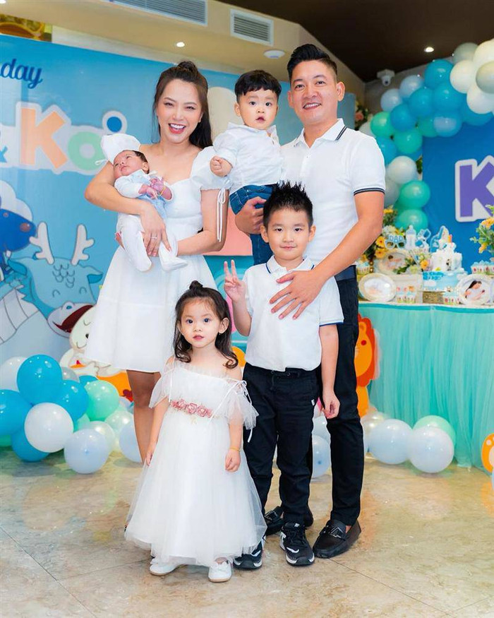 Con riêng của Thành Đạt cũng được Hải Băng hết mực yêu thương, chăm sóc.