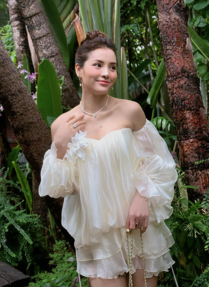 Nhan sắc của 'mẹ bầu' Phương Trinh Jolie. 