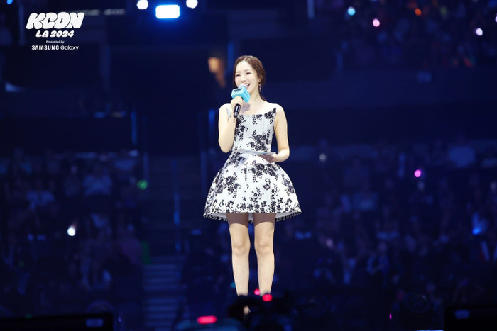 Đôi chân nuột nà cùng sắc vóc đỉnh cao khiến Park Min Young leo lên top tìm kiếm Naver