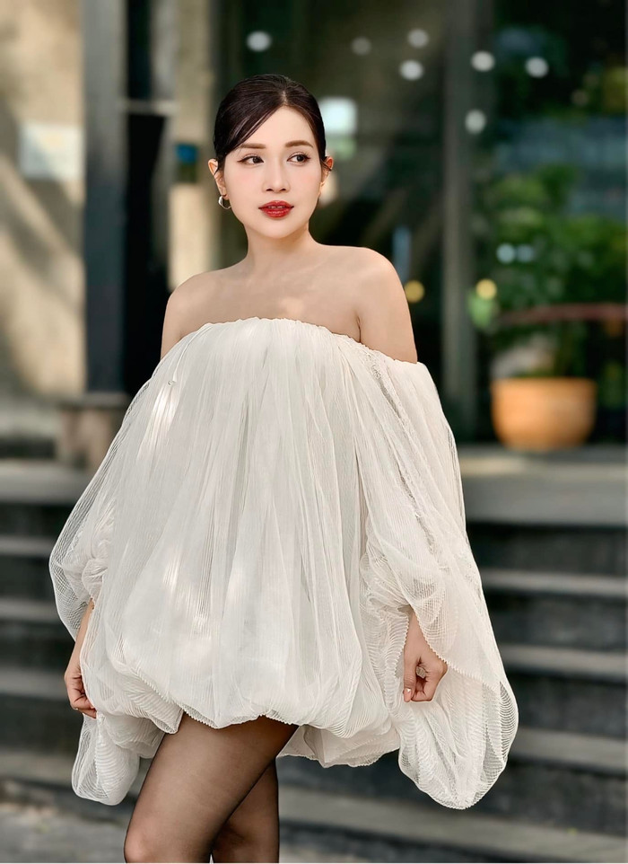 Vốn là người kín tiếng, Khả Như hiếm hoi chia sẻ về chuyện tình cảm.