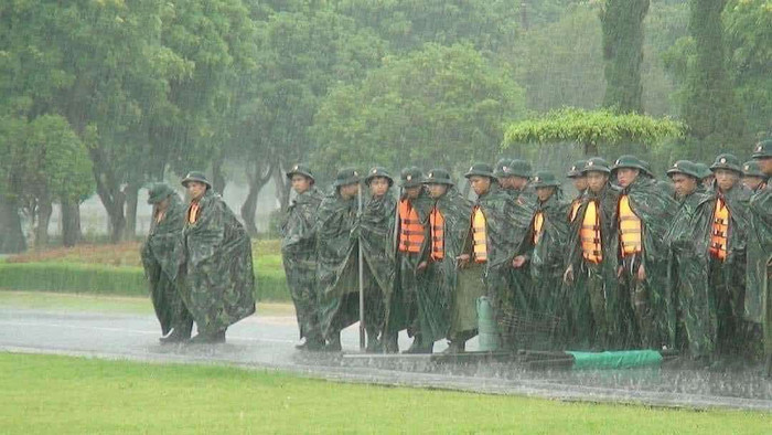 Nhiều chiến sĩ đã lên đường để hỗ trợ người dân trong cơn bão.