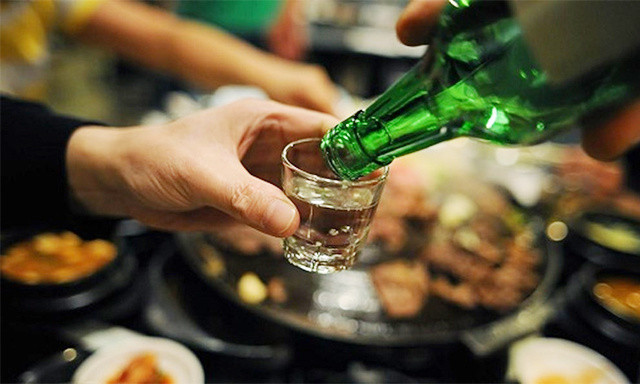 Đồ uống có cồn không chỉ gây ảnh hướng đến da mà còn nhiều bộ phận khác.