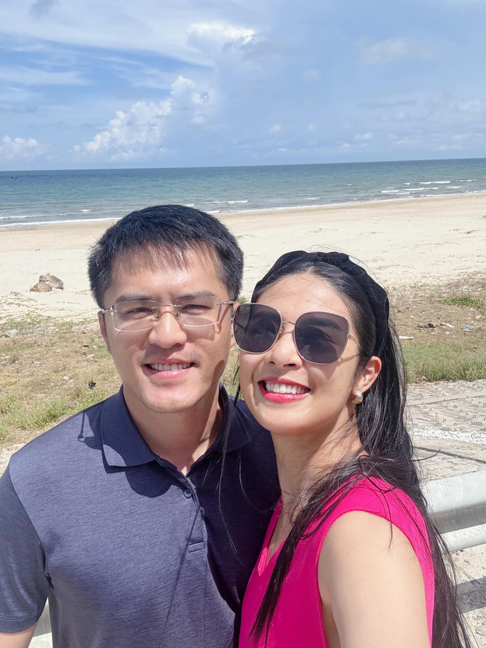 Vốn là người kín tiếng và không hoạt động nghệ thuật, thế nên Phú Đạt hiếm hoi được Hoa hậu Ngọc Hân cho 'lên sóng'.