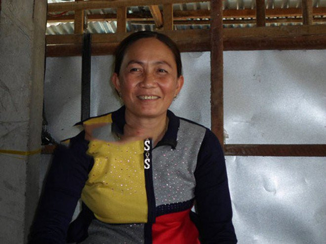 Chị My vợ anh Đạt vui vẻ kể chuyện trúng số