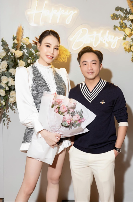 Sau 5 năm về chung nhà, Đàm Thu Trang và Cường Đô La có cuộc sống sang chảnh, hạnh phúc bên cạnh các con.