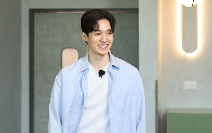 Phong cách lịch lãm của nam thần Sung Ieon khiến các cô gái ở Đảo Thiên Đường 'tranh đấu' Ảnh 2