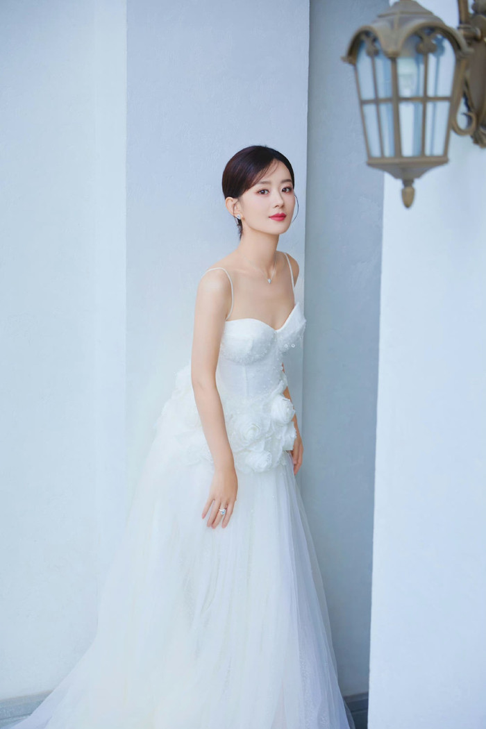 Triệu Lệ Dĩnh làm cô dâu Ảnh 1