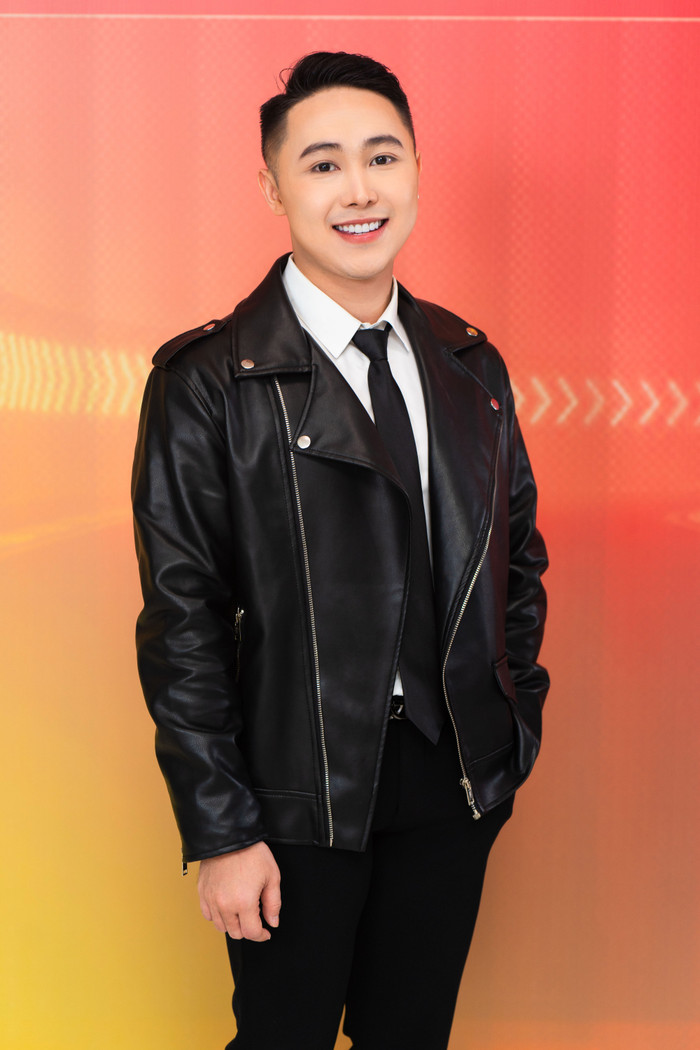 Anh đã từ bỏ con đường học vấn truyền thống để theo đuổi đam mê livestream bán hàng.&nbsp;