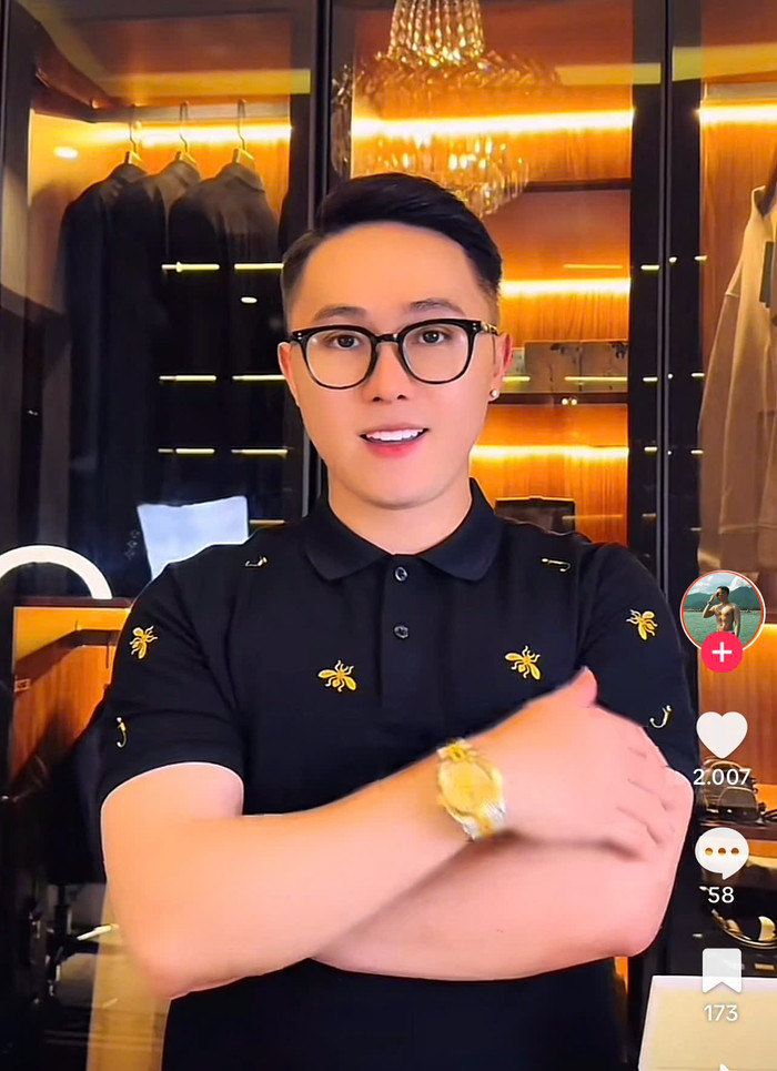 Quyết định kinh doanh đã đưa anh vào một hành trình mới đầy thách thức nhưng cũng mở ra cho anh vô số cơ hội.