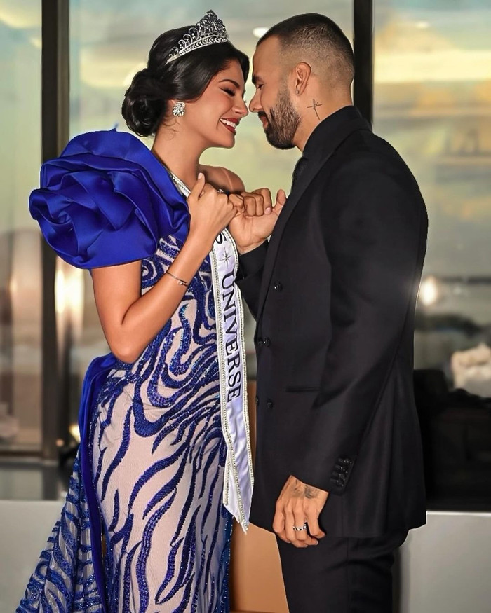 Sheynnis Palacios đăng tải hình ảnh công khai bạn trai. 'Nửa kia' của nàng hậu đeo nhẫn tại vị trí đặc biệt làm dấy lên nghi vấn cặp đôi sẽ kết hôn sau khi đương kim Miss Universe kết thúc nhiệm kỳ.