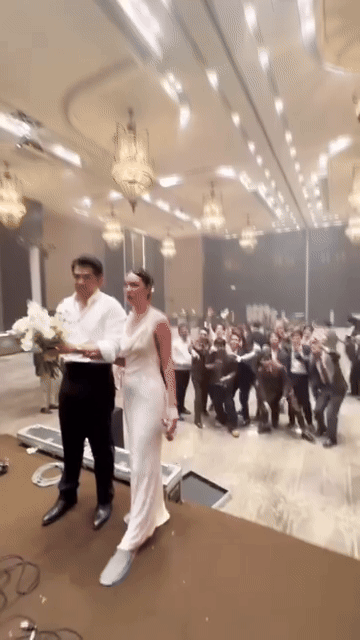 Hành động đá bó hoa cưới gây phẫn nộ