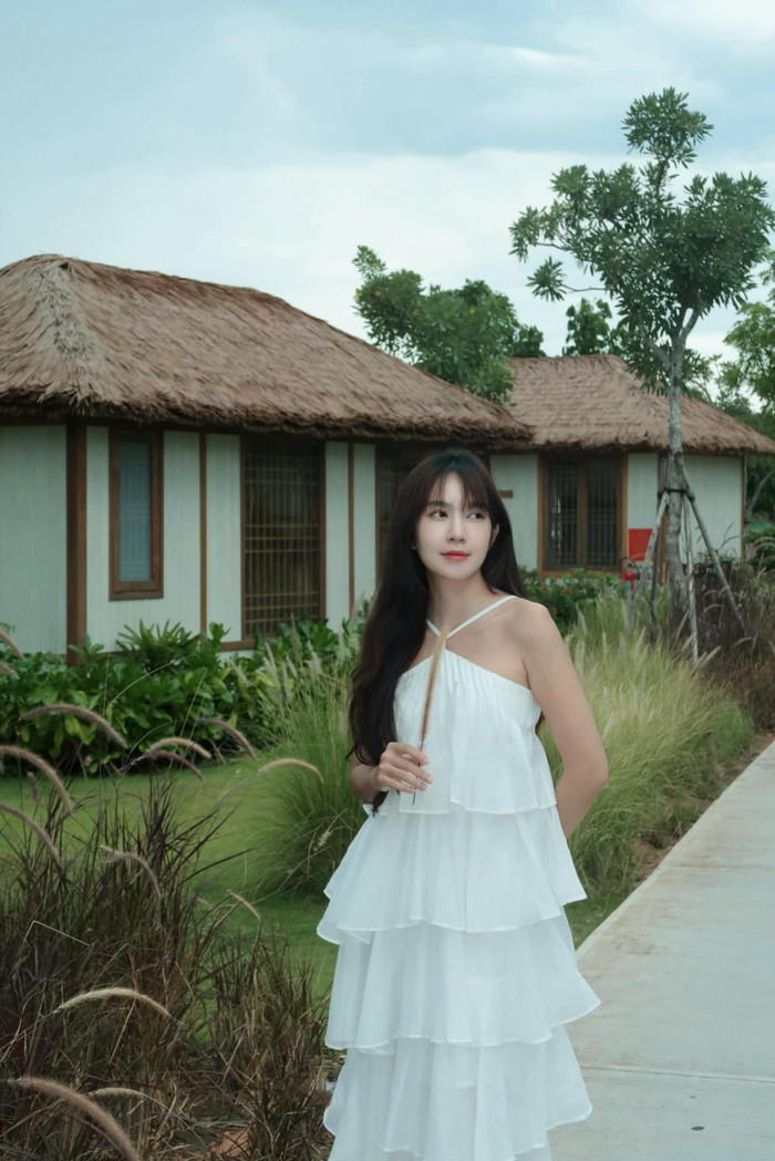 Bà xã Lý Hải trẻ trung như gái đôi mươi dù đã sinh 4 con