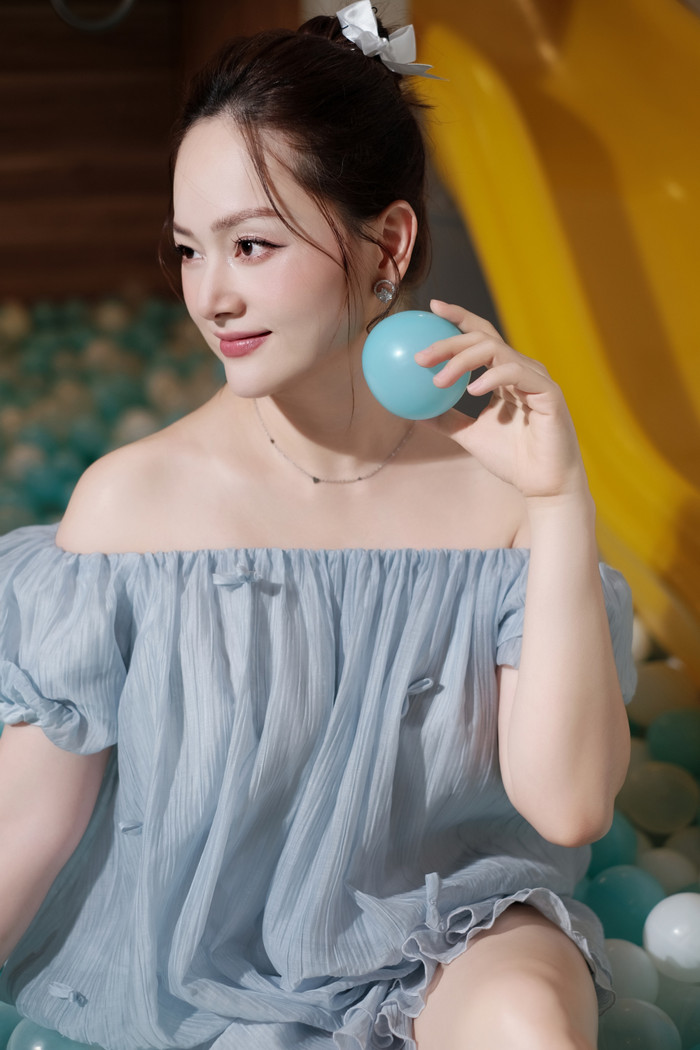 Lan Phương cũng nhận thấy mình đóng phim tốt hơn nhiều từ khi có thêm trải nghiệm về kinh doanh tại quán Lalina Kids Cafe & Restaurant nhỏ xinh của mình. 