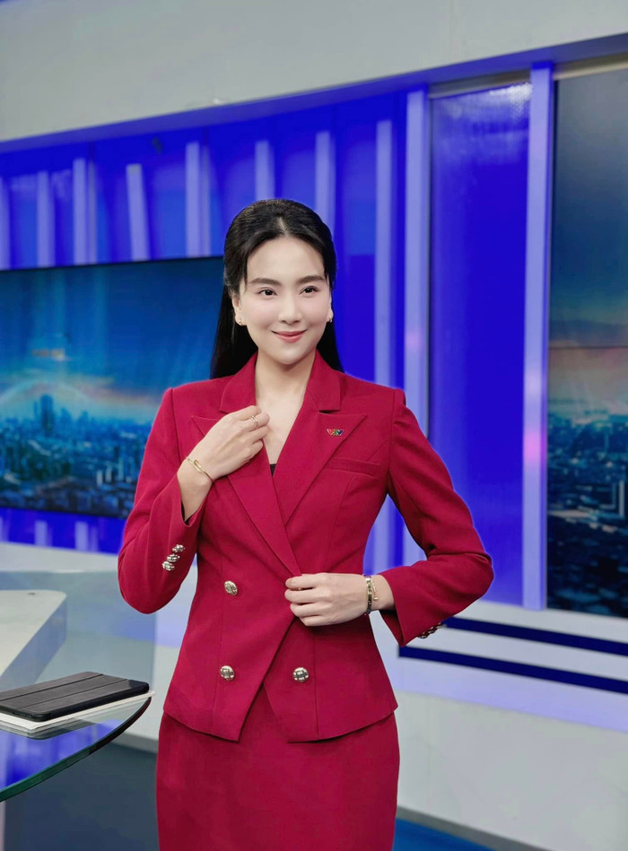 MC Mai Ngọc khi dẫn bản tin. Ảnh: FBNV