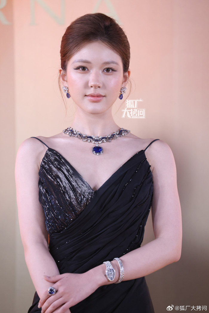 Triệu Lộ Tư đã kiện netizen để phủ nhận việc phẫu thuật thẩm mỹ.