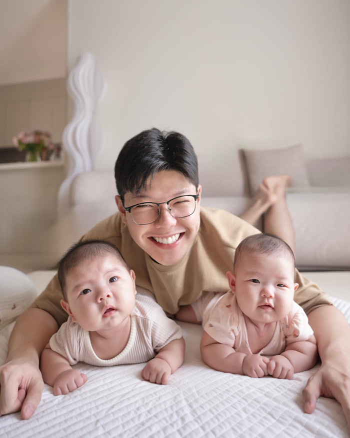 Vợ chồng BTV Mạnh Cường và Hương Giang đón chào 2 thiên thần nhỏ, đặt tên thân mật là Cue và Cam. 