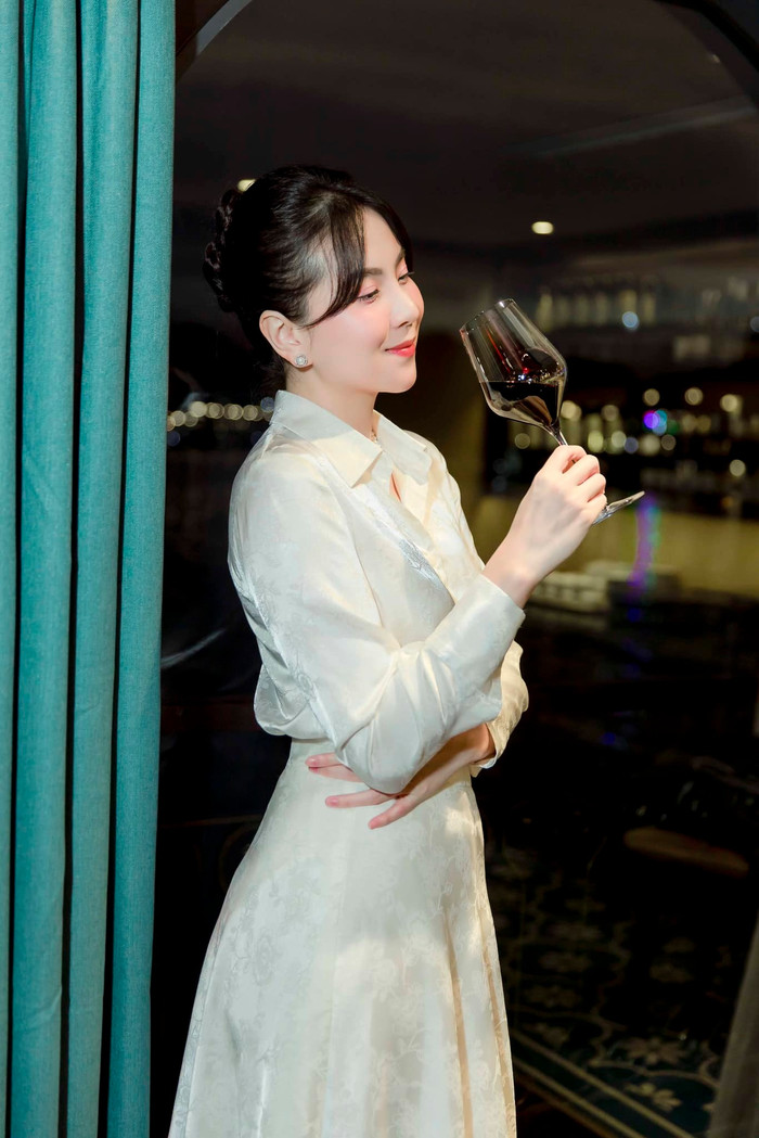 MC Mai Ngọc nhanh chóng vượt qua nỗi buồn sau chia tay chồng cũ, cô tích cực làm việc và tự thưởng cho bản thân những chuyến đi chơi. Ảnh: FBNV