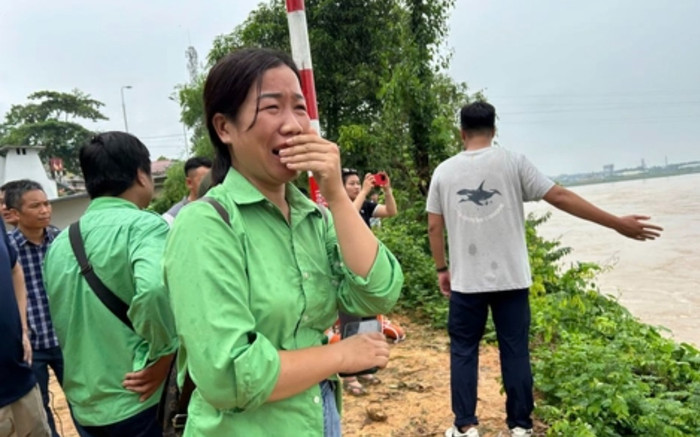 Nước mắt người thân tài xế container vụ sập cầu Phong Châu: 'Chỉ chậm vài phút, em đã có thể sống' Ảnh 2