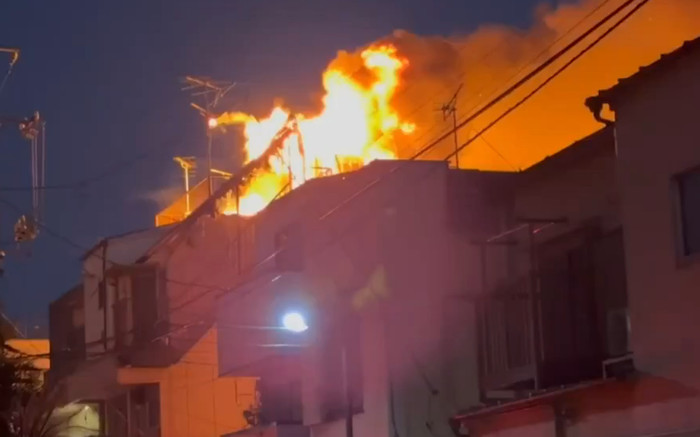 Hỏa hoạn vào đúng đêm giao thừa ở Tokyo, bao trùm 8 tòa nhà, 2 người thiệt mạng Ảnh 2