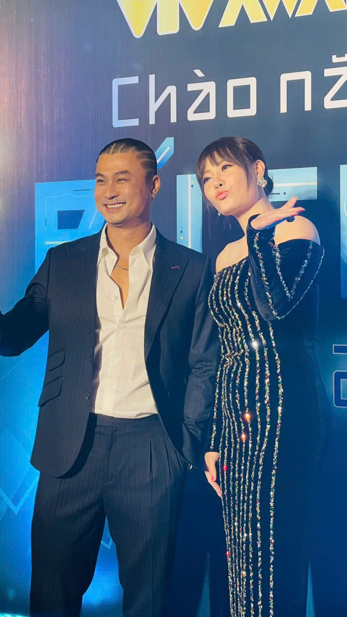 Trong năm vừa qua, Thanh Hương nhận mưa lời khen khi góp mặt trong Người Một Nhà, Hoa Sữa Về Trong Gió. Trong khi đó, Duy Hưng làm mưa làm gió với Người Một Nhà, Độc Đạo. Vai diễn trong Người Một Nhà từng mang về cho Duy Hưng cúp Cánh Diều Vàng cách đây không lâu.