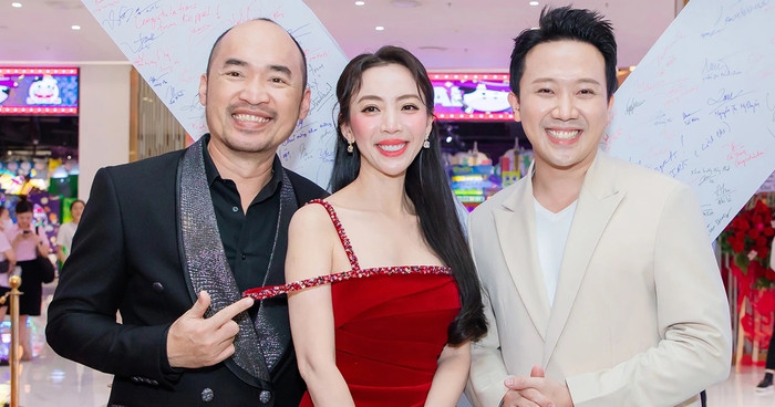 Vợ chồng Thu Trang - Tiến Luật và Trấn Thành. 