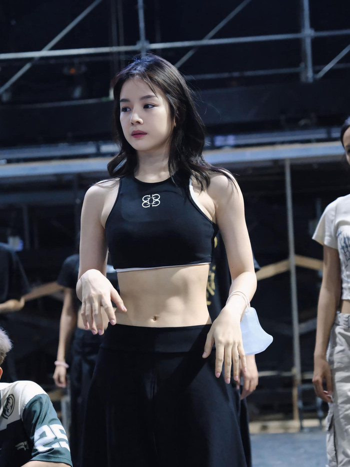 Nhan sắc 'vượt ải' camera thường cùng cơ bụng săn chắc của nữ DJ Mie. (Ảnh: FBNV)