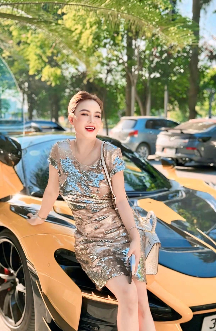 Cô được bạn trai quan tâm, chiều chuộng. (Ảnh FBNV)