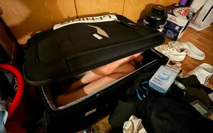 Cầu thủ bóng rổ giấu bạn gái vào vali để đưa về ký túc xá Ảnh 2