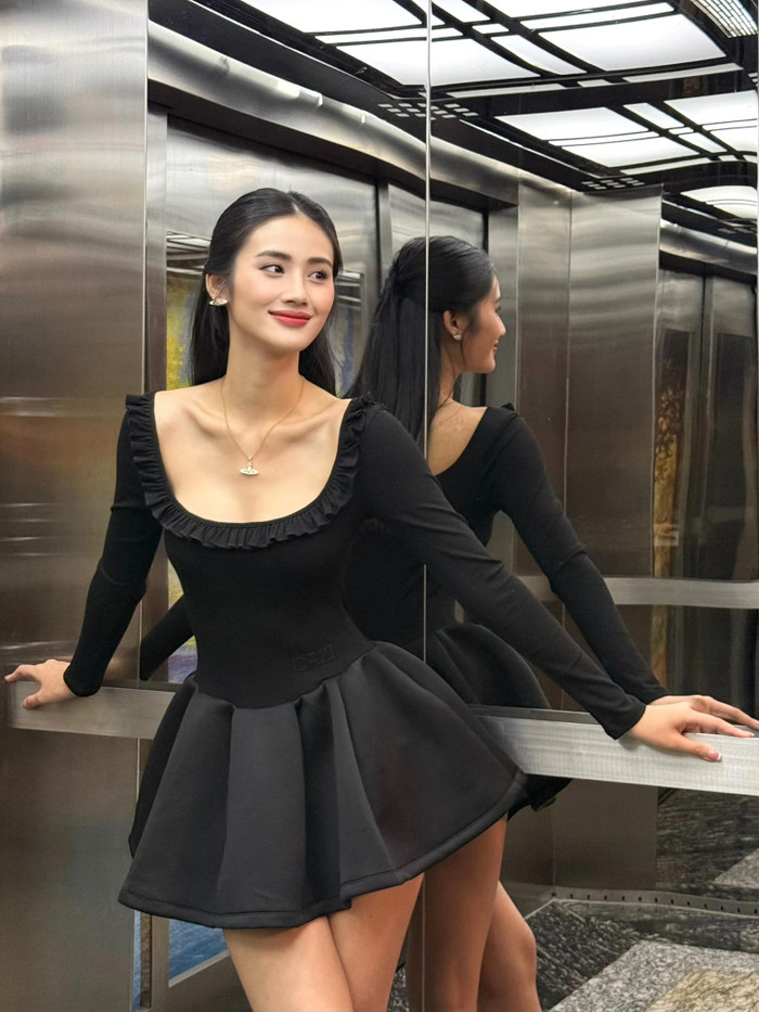 Hoa hậu Ý Nhi đón tin vui ở tuổi 22.