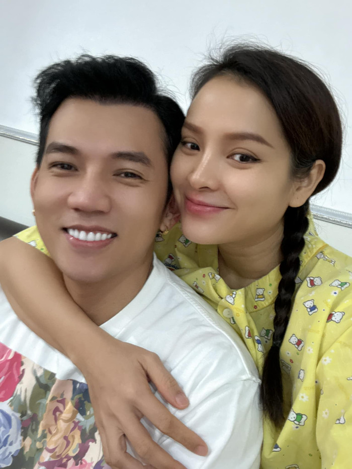 Phương Trinh Jolie 'vượt cạn' thành công, đón con thứ 3 chào đời vào trưa 10/1. (Ảnh: FBNV)