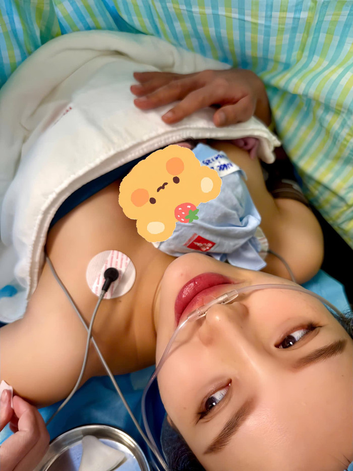 Showbiz 24h: Hình ảnh đầu tiên của Phương Trinh Jolie bên cạnh con trai út. Ảnh: FBNV