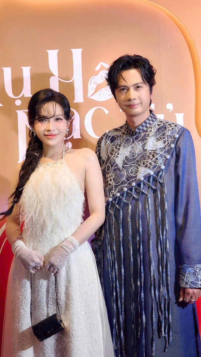 Khả Như - Huỳnh Phương 'dính như sam' ở sự kiện. Ảnh: FBNV