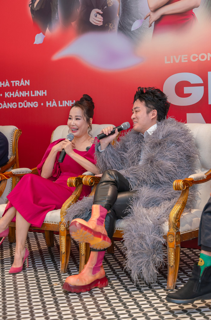 Tùng Dương - Giáng Son có những màn quăng miếng cực mặn. Ảnh: NVCC