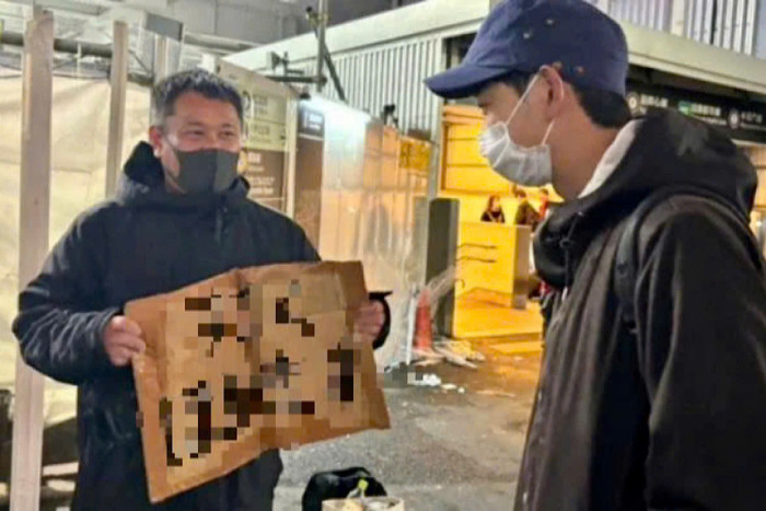 Người đàn ông kiếm 1,6 triệu đồng mỗi ngày chỉ nhờ lời khen chân thành