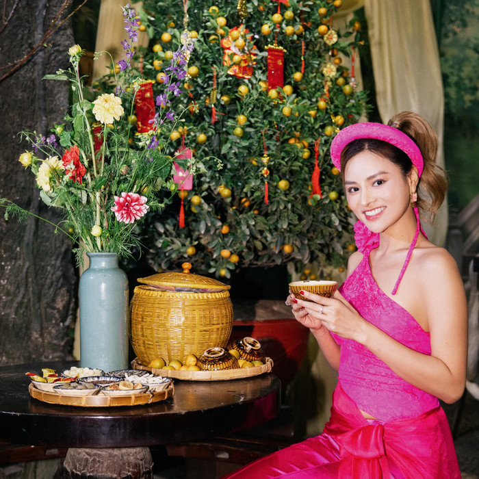 Nữ siêu mẫu còn kinh doanh nhà hàng. (Ảnh FBNV)