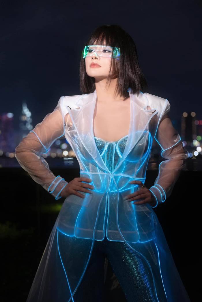 Vũ Thu Phương là CEO của một thương hiệu thời trang, đồng thời cô cũng là nhà thiết kế. (Ảnh FBNV)