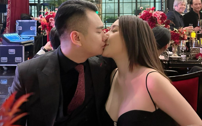 Clip Khắc Việt nhìn đắm đuối vợ DJ nóng bỏng gây chú ý Ảnh 2