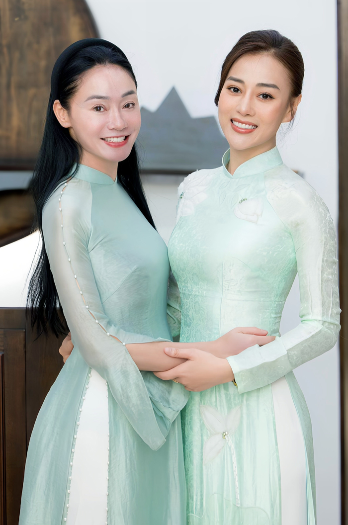 Phương Oanh và NSƯT Quách Thu Phương có mối quan hệ thân thiết, tốt đẹp suốt nhiều năm. (Ảnh: FBNV)