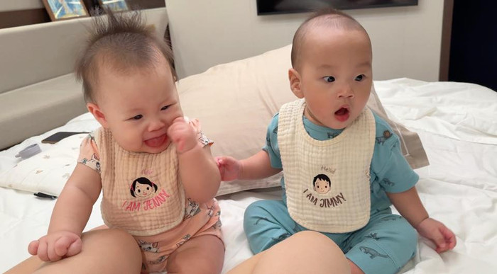 Vẻ ngoài bụ bẫm cùng loạt biểu cảm hài hước của hai nhóc tỳ nhà Phương Oanh khiến dân tình thích thú. (Ảnh: FBNV)