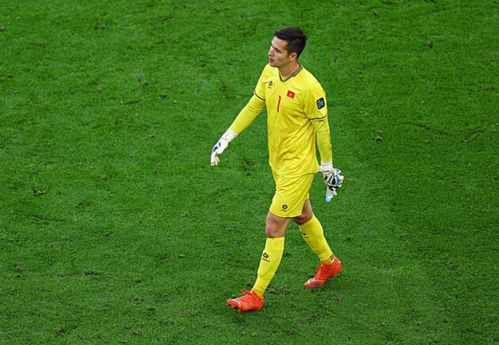 Thủ môn Nguyễn Filip không có ý định rời Việt Nam vì lý do dự bị ở AFF Cup 2024. Ảnh: Reuters