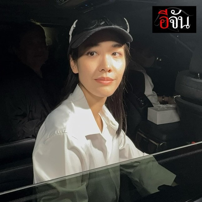 Min Pechaya trông gầy gò sau 3 tháng bị tạm giữ. 