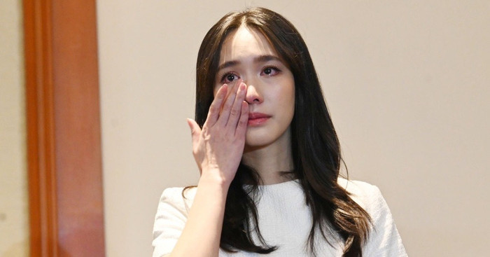 Làng giải trí Thái Lan rúng động trước thông tin Min Pechaya cùng 2 MC khác bị bắt vì có liên quan đến đường dây lừa đảo. 