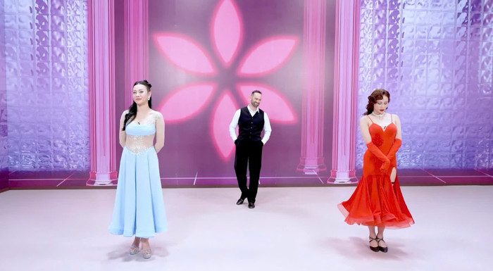 Daniel đứng giữa sự lựa chọn Phương Oanh và Vi Anh. 