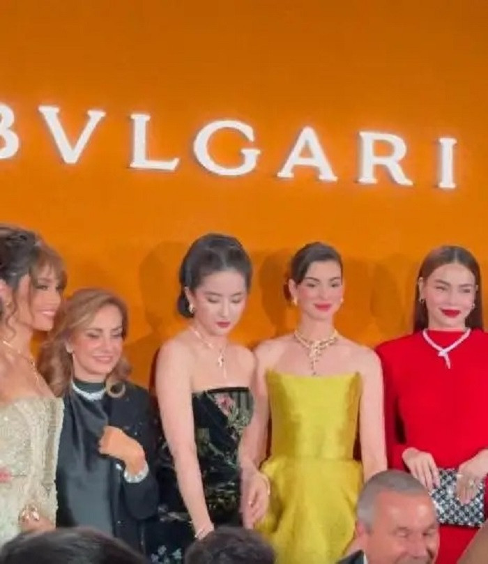 Không bao lâu sau, Lưu Diệc Phi lại tiếp tục gặp tình huống khó xử.