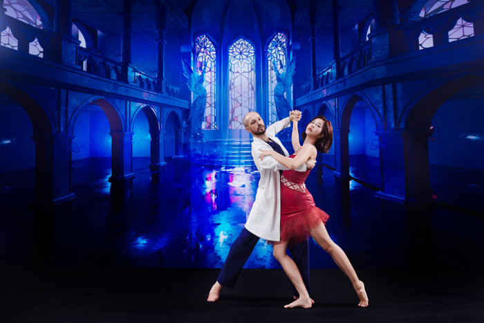 Lee Hooyeon và bạn nhảy Zhivko mang đến câu chuyện tình yêu cảm động qua điệu Slow Waltz và Tango.